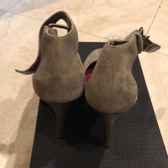 Heels - Picture 2 of 3